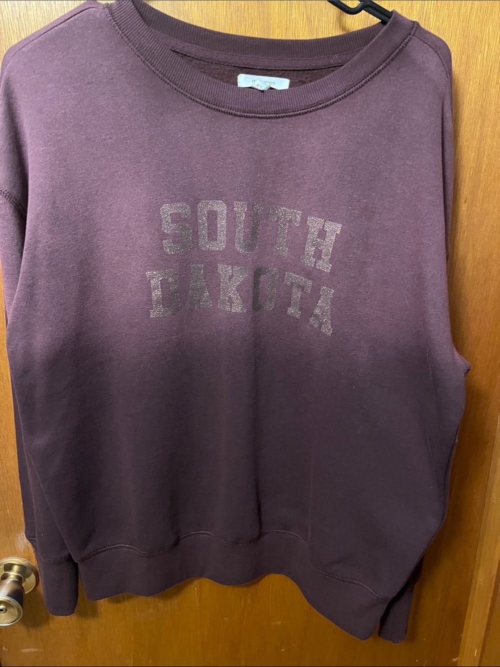 NWT WOMENS MAURICES SZ XS
SOUTH DAKOTA SWEATSHIRT 
$18